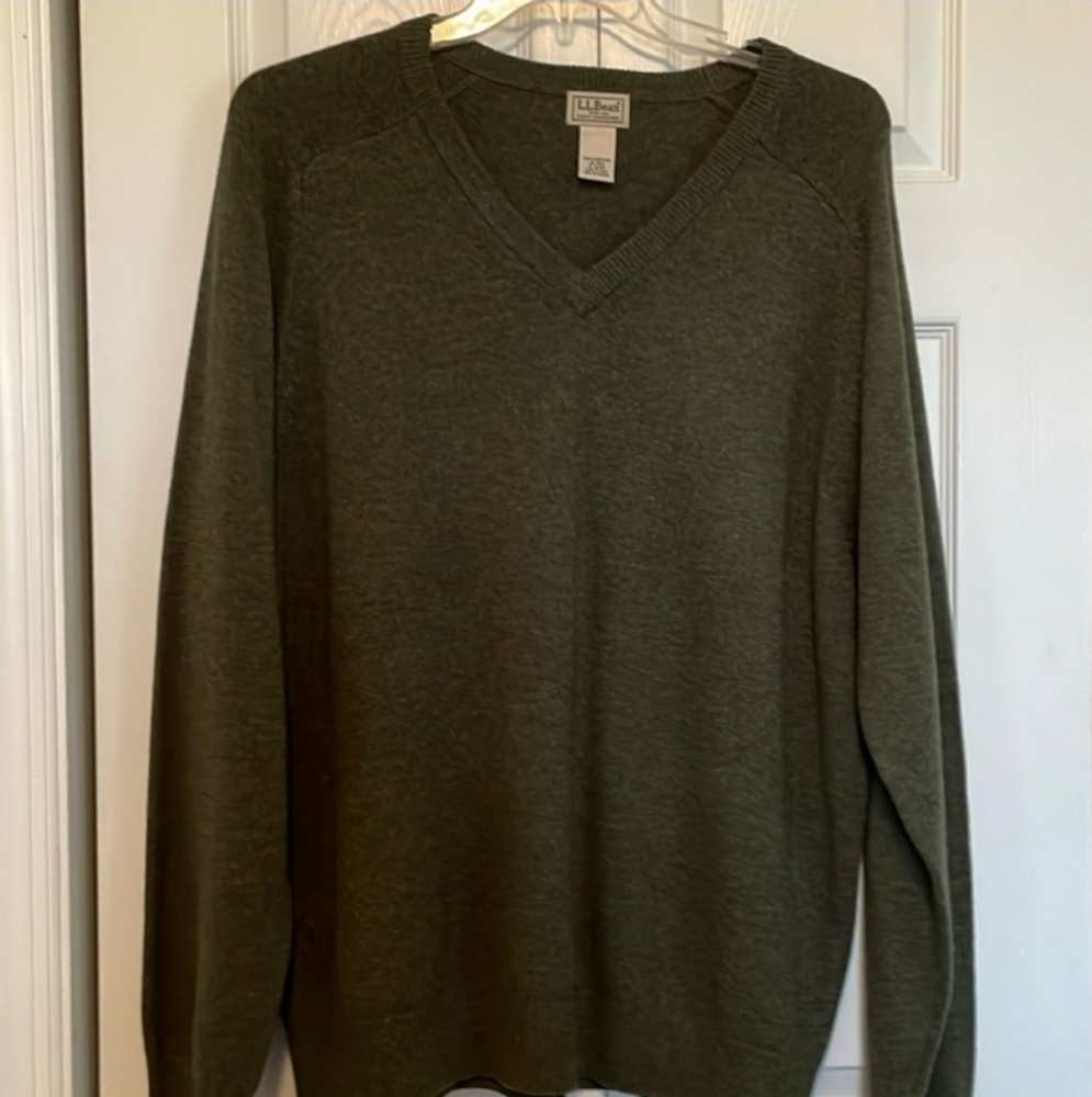 L.L. Bean Green V-Neck Sweater Classic Style
